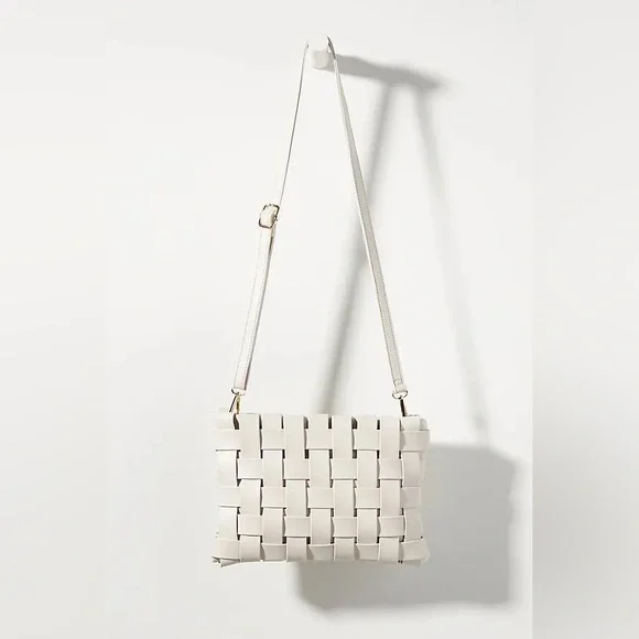 Elegant White Woven Shoulder Bag - Picture 1 of 16